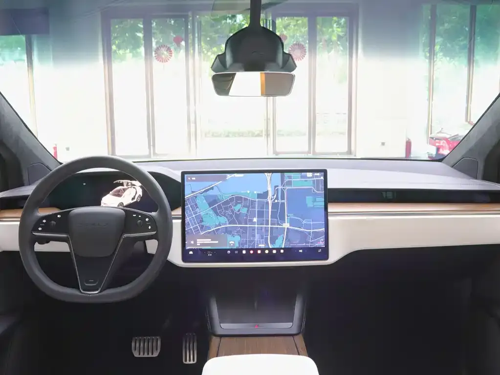 Tesla Model X — фото 9