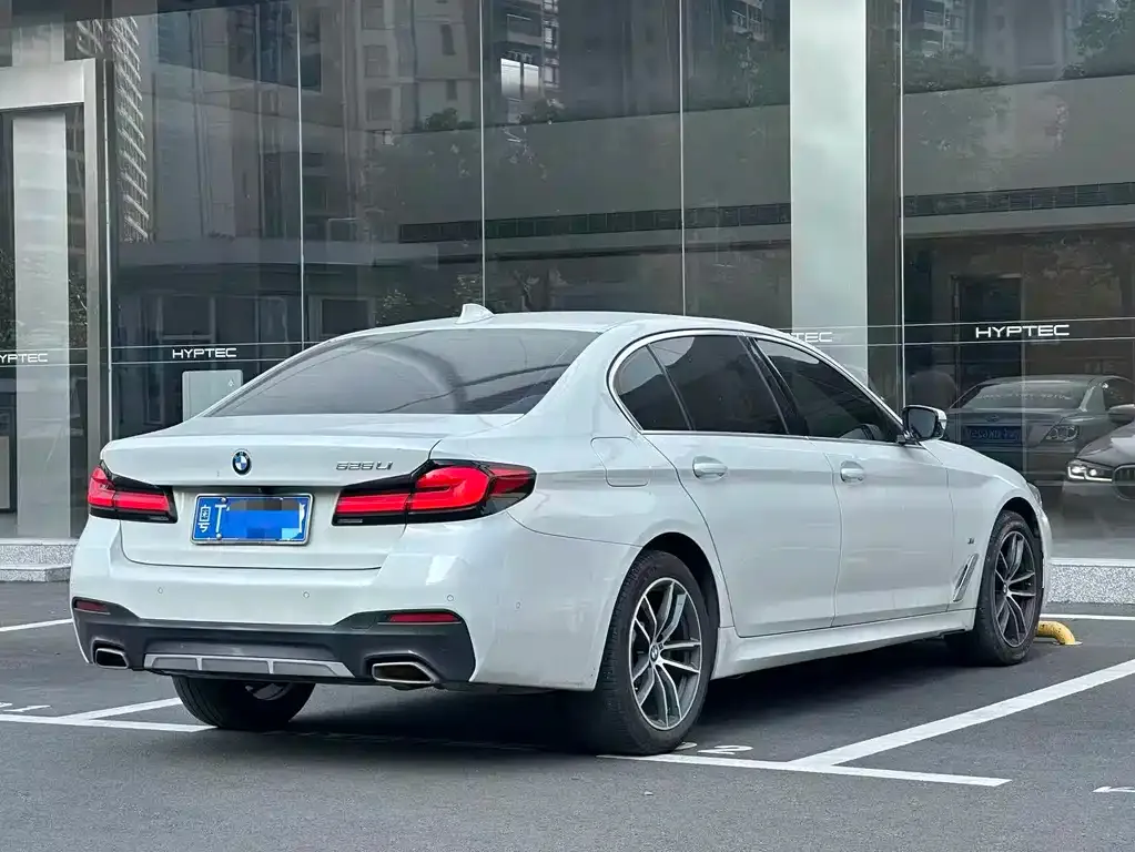 BMW 5 Series — фото 2