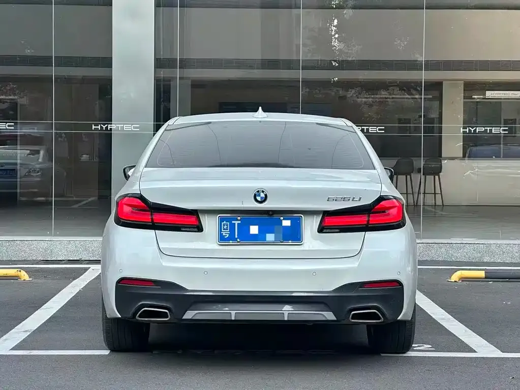 BMW 5 Series — фото 4