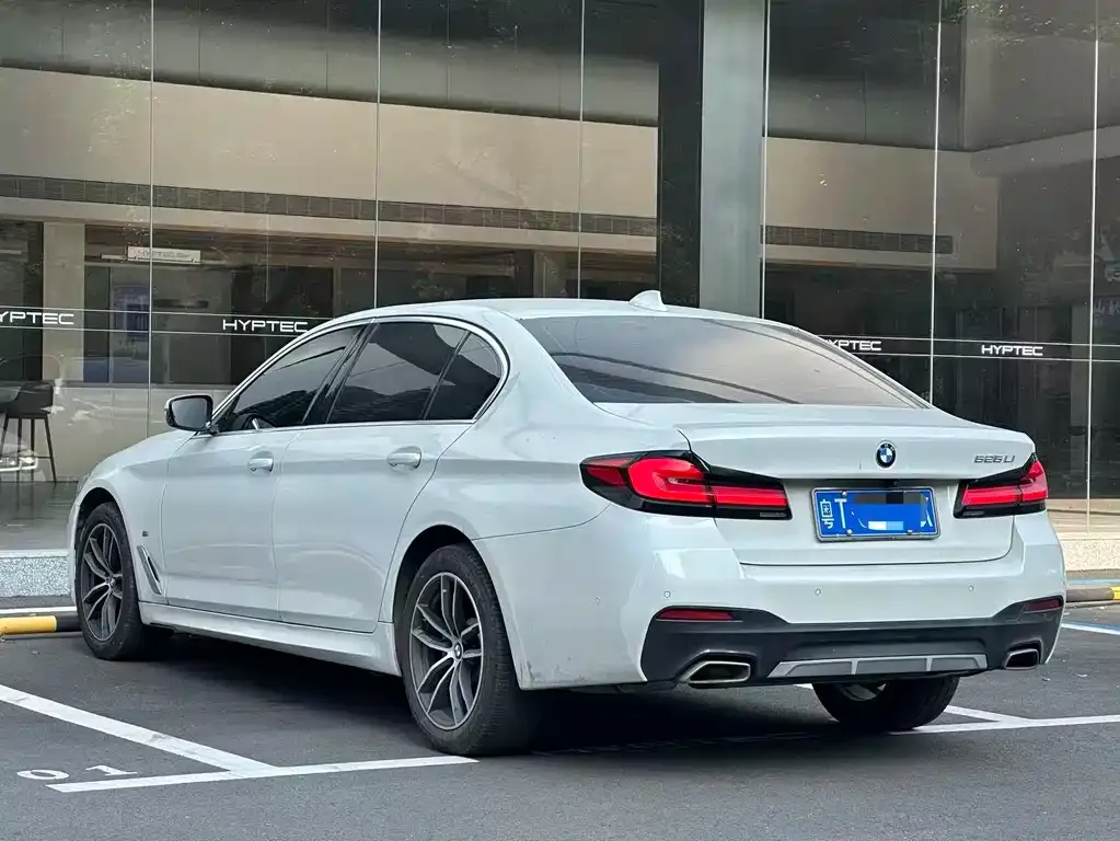 BMW 5 Series — фото 6