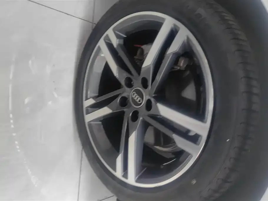 Audi A4L 2022 из CN, фото 6