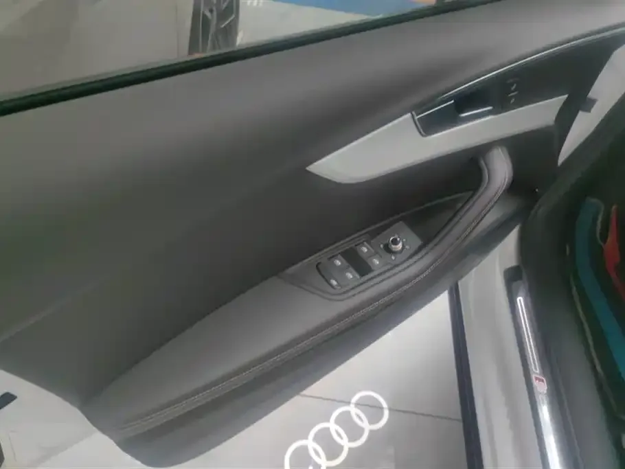 Audi A4L 2022 из CN, фото 7
