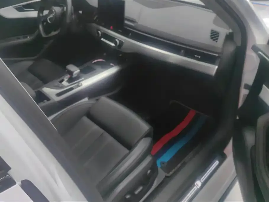 Audi A4L 2022 из CN, фото 8