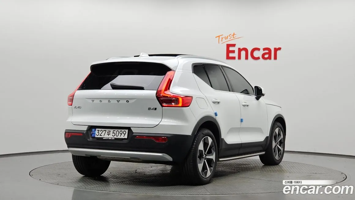 Volvo XC40 — фото 2