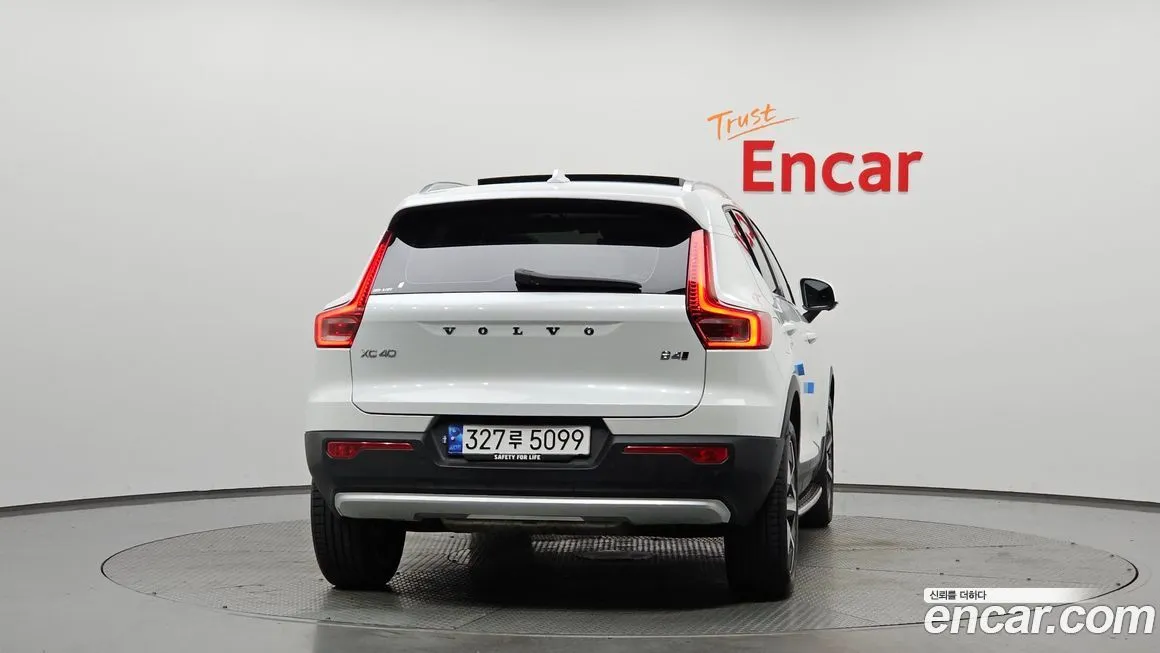 Volvo XC40 — фото 4