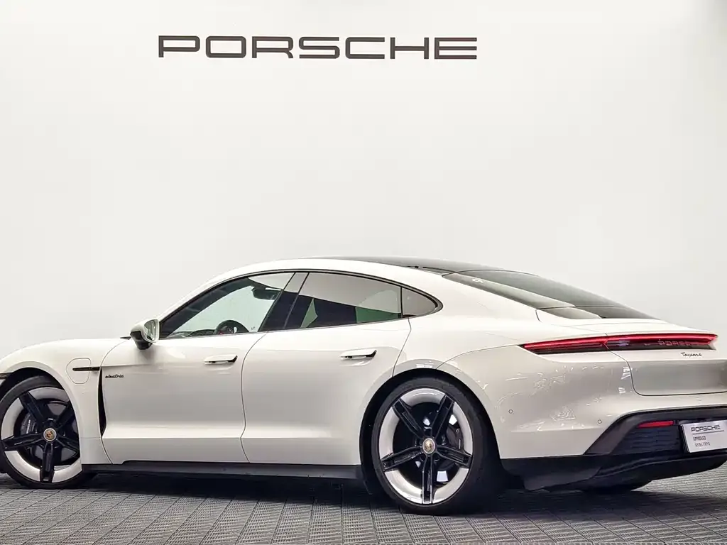 Porsche Taycan — фото 6