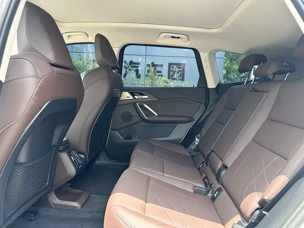 BMW iX1 2024 из CN, фото 9