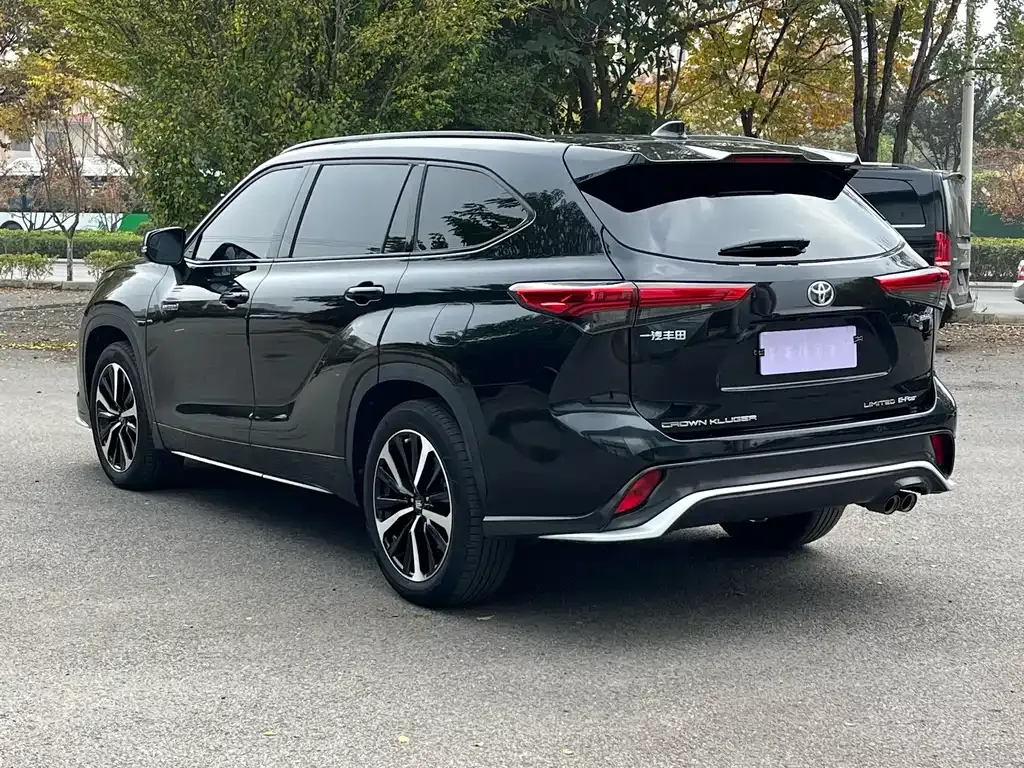 Toyota Crown Kluger 2022 из CN, фото 4