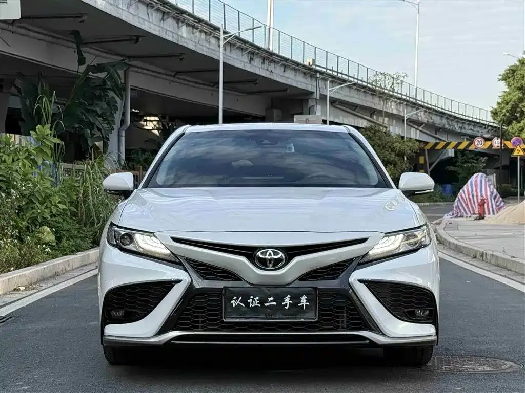 Toyota Camry 2022 из CN, фото 2