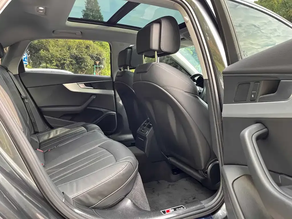 Audi A4L 2022 из CN, фото 9