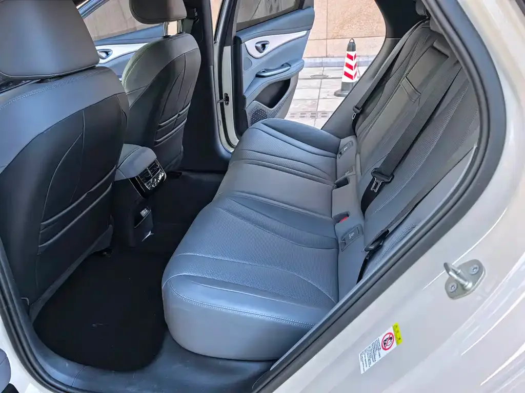 BYD Seal 07 DM-i 2025 из CN, фото 10