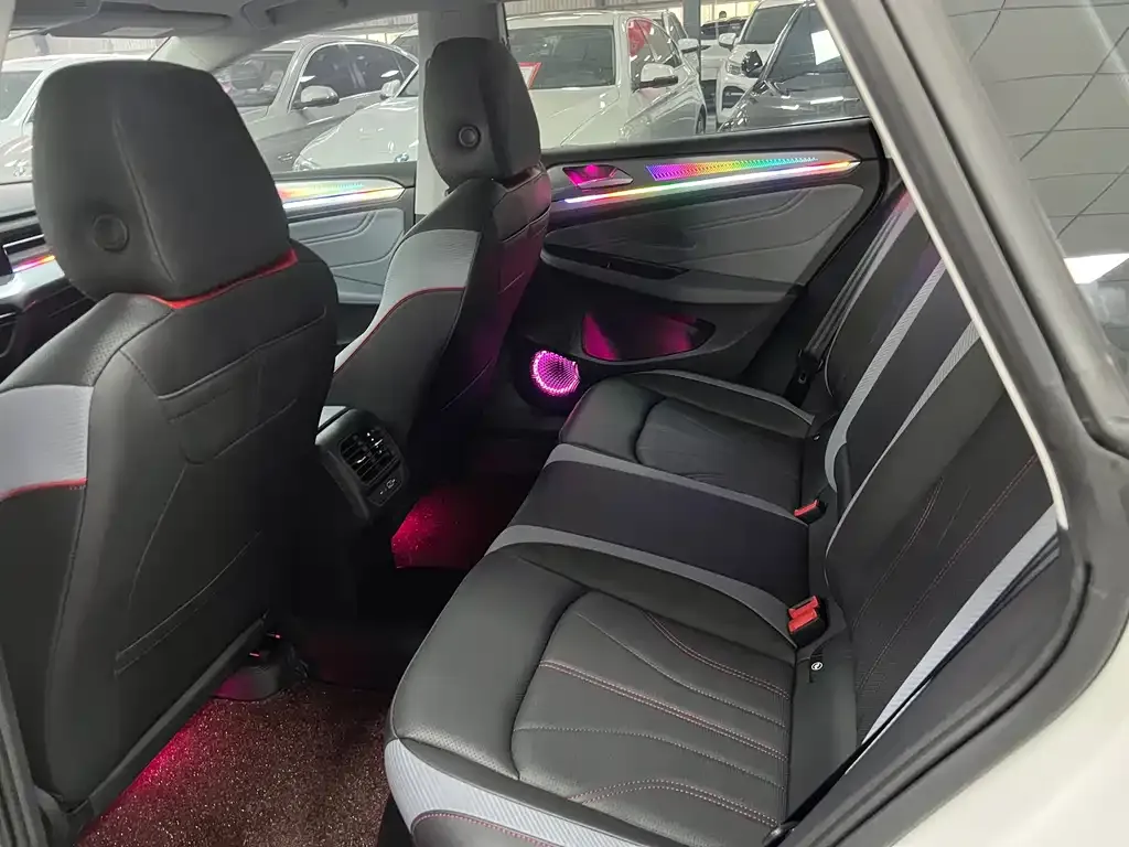 Volkswagen Lamando 2023 из CN, фото 7