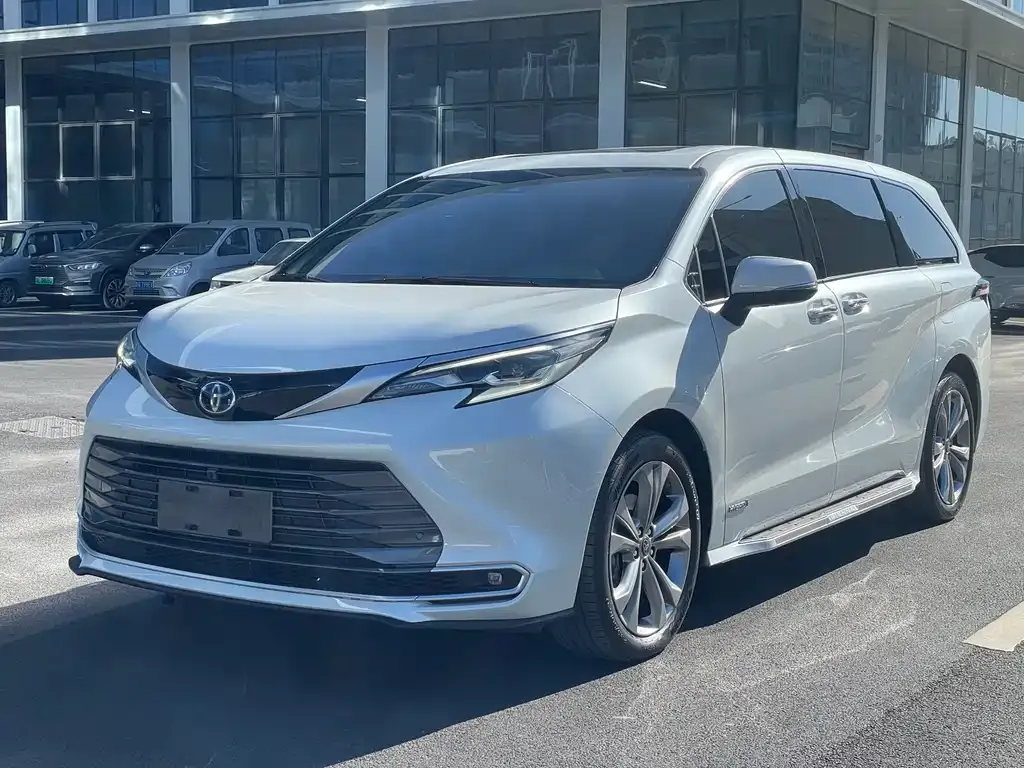Toyota Sienna 2023 из CN, фото 1