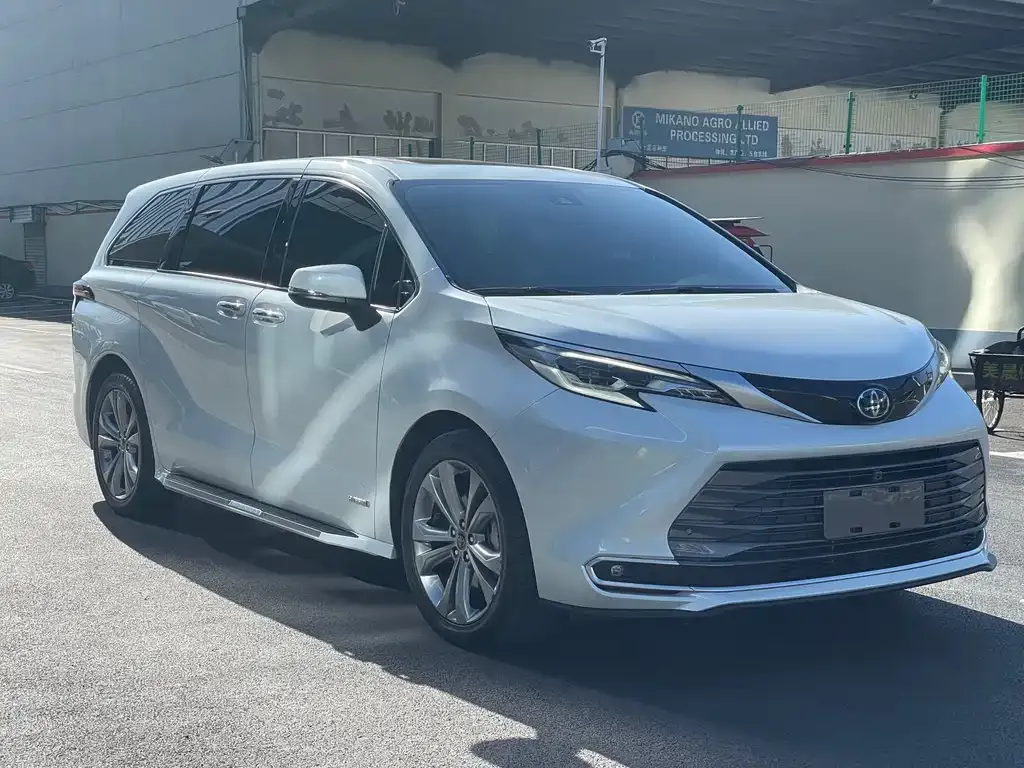 Toyota Sienna 2023 из CN, фото 3