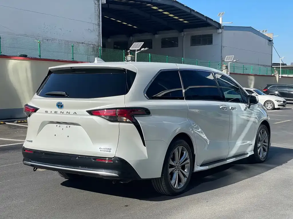 Toyota Sienna 2023 из CN, фото 4
