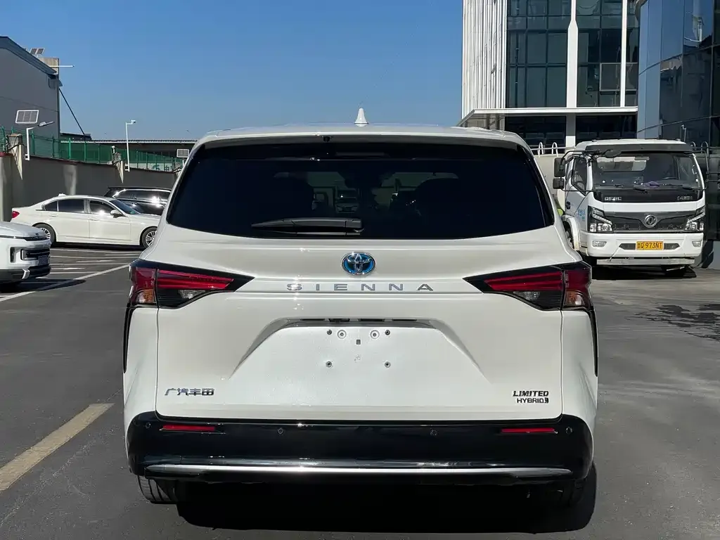 Toyota Sienna 2023 из CN, фото 5