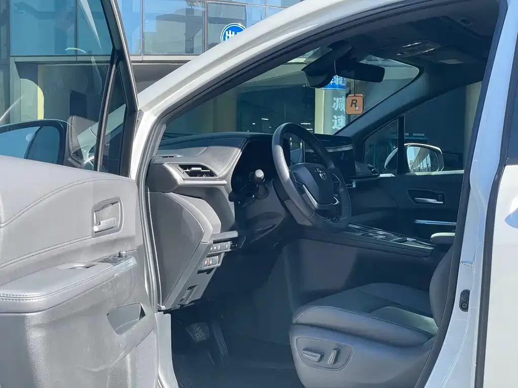 Toyota Sienna 2023 из CN, фото 7