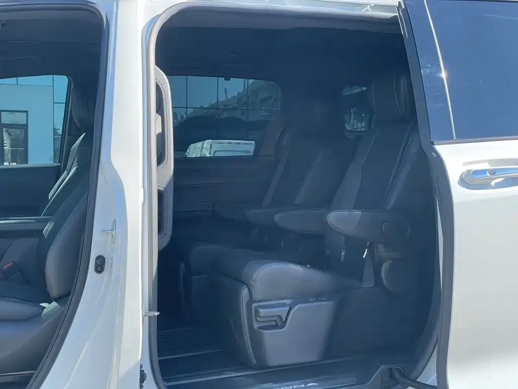 Toyota Sienna 2023 из CN, фото 8