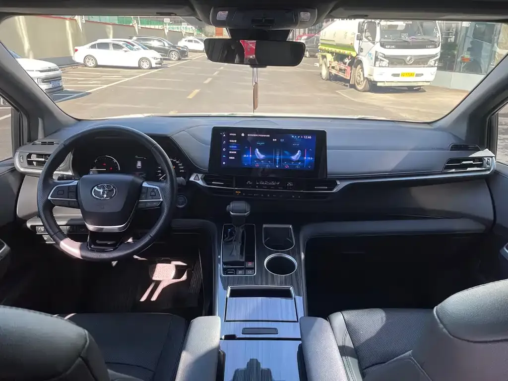 Toyota Sienna 2023 из CN, фото 9