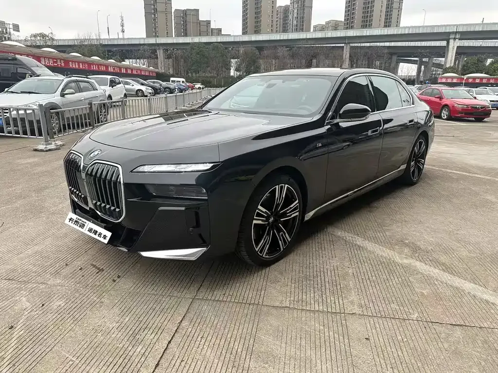 BMW 7 Series 2024 из CN, фото 1