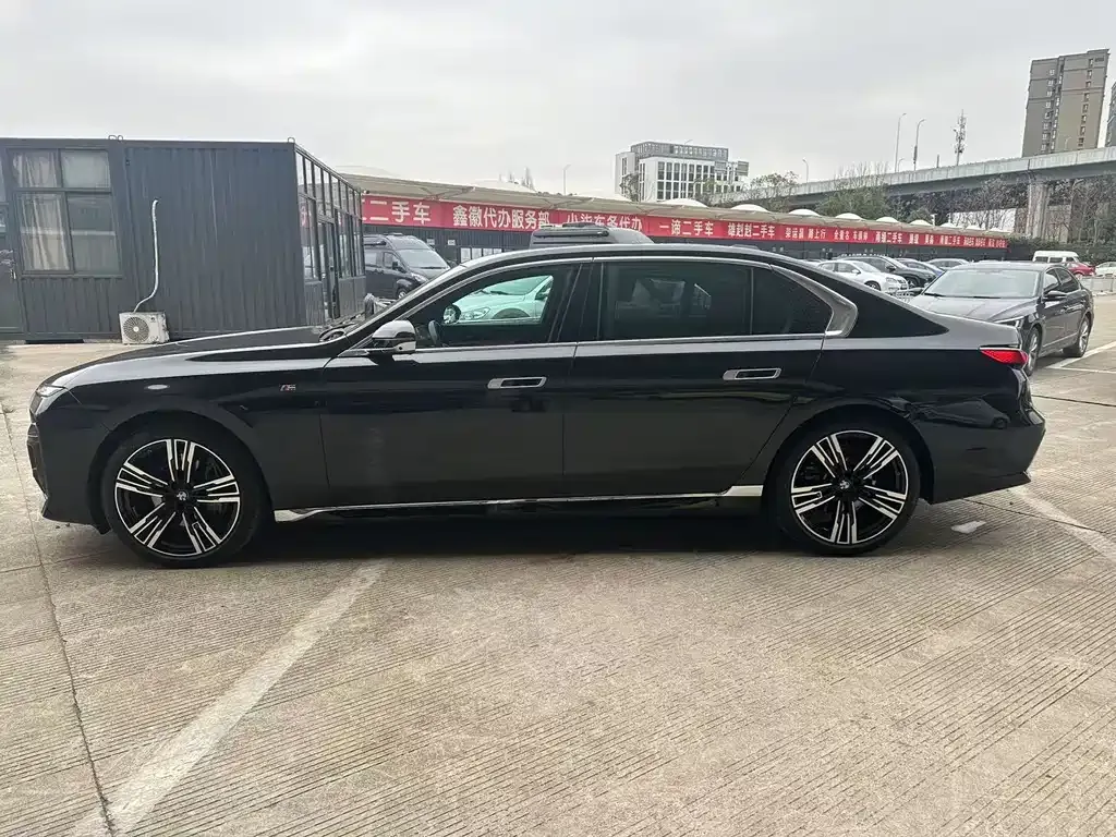 BMW 7 Series 2024 из CN, фото 3