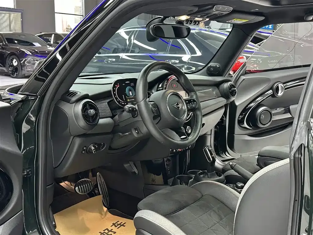 MINI JCW (John Cooper Works) — фото 10