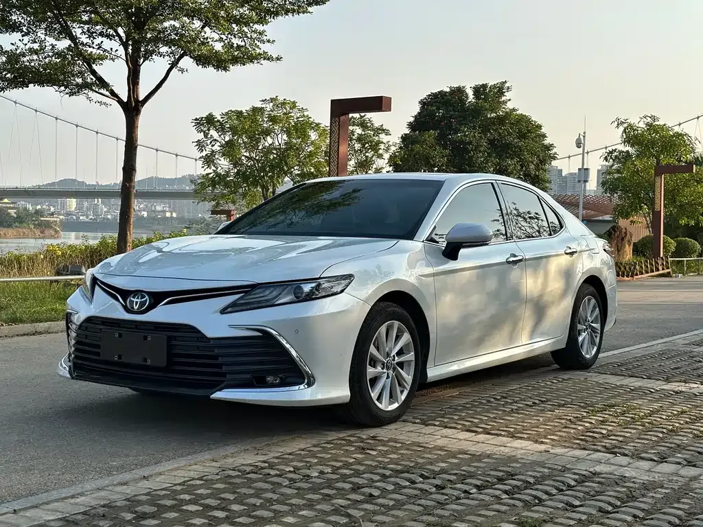 Toyota Camry 2023 из CN, фото 1