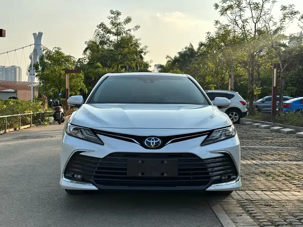 Toyota Camry 2023 из CN, фото 2