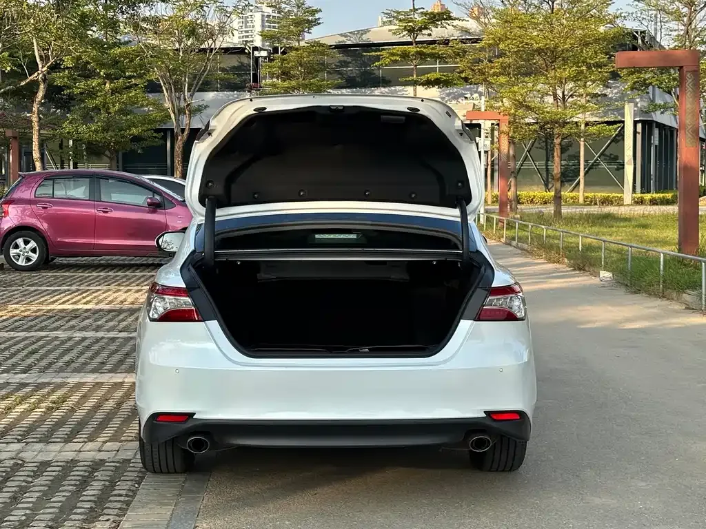 Toyota Camry 2023 из CN, фото 9