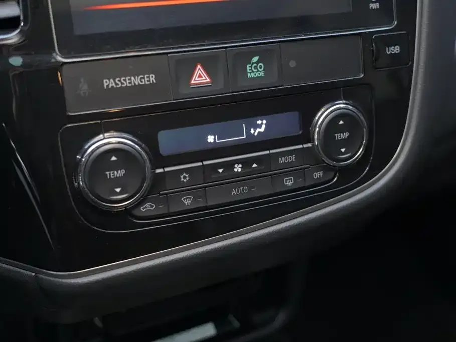 Mitsubishi Outlander — фото 10