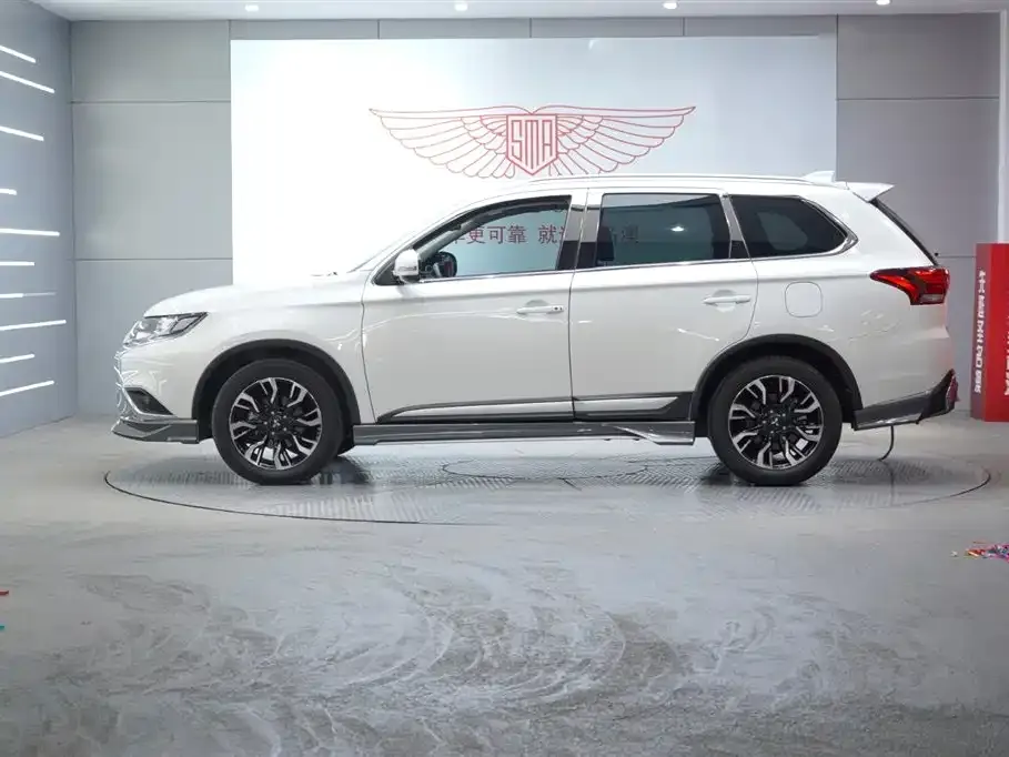 Mitsubishi Outlander — фото 2