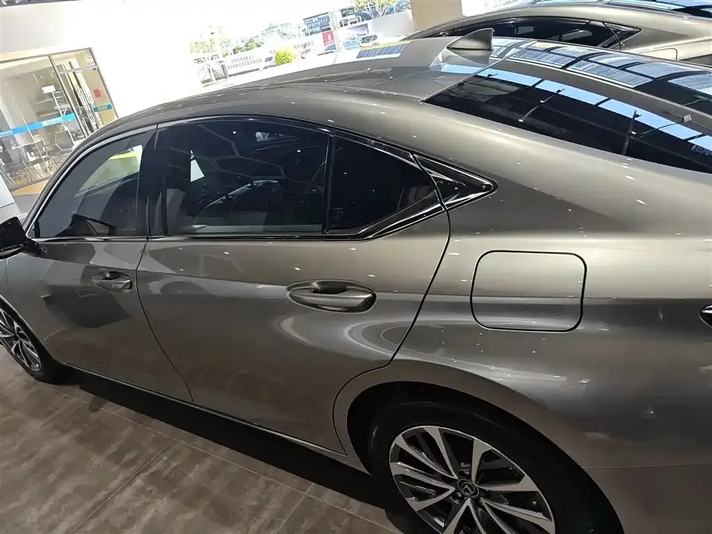 Lexus ES — фото 5