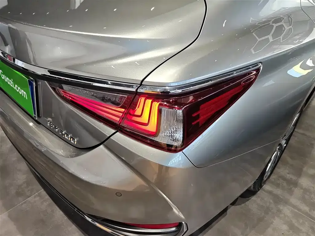 Lexus ES — фото 8
