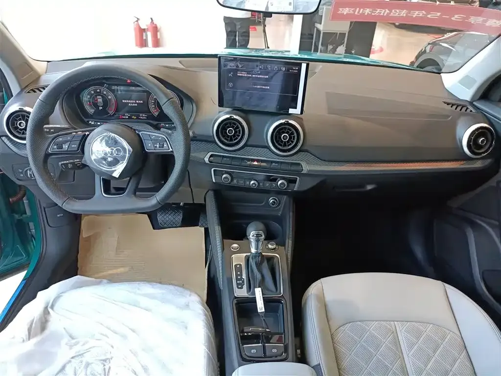 Audi Q2L 2025 из CN, фото 10