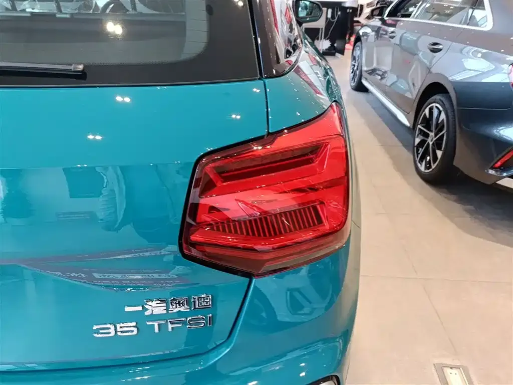 Audi Q2L 2025 из CN, фото 8