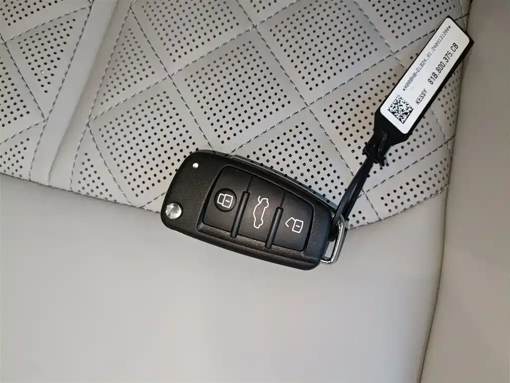 Audi Q2L 2025 из CN, фото 9