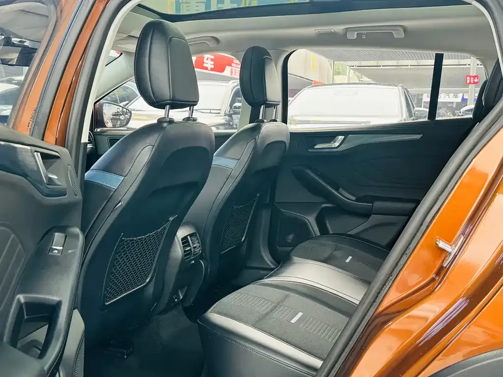 Ford Focus 2021 из CN, фото 8