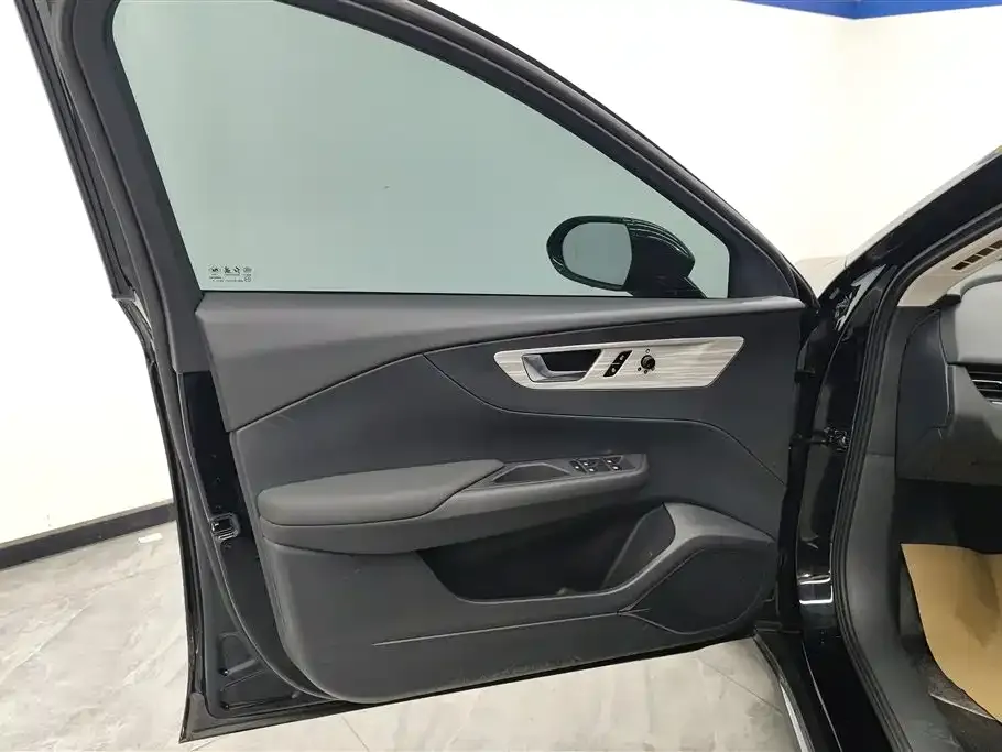 Hongqi E-QM5 2024 из CN, фото 7