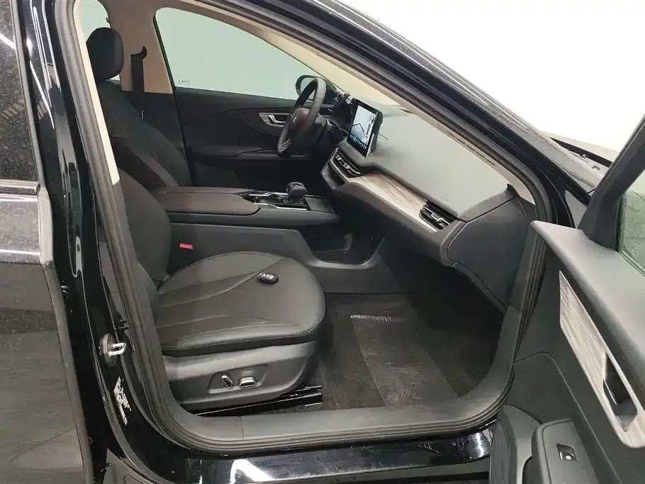 Hongqi E-QM5 2024 из CN, фото 8