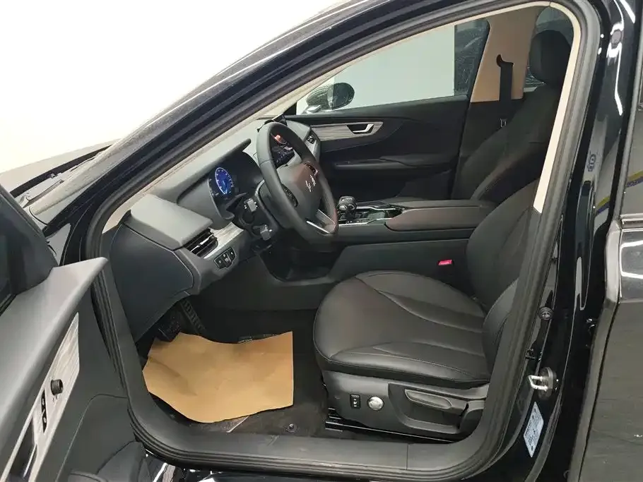 Hongqi E-QM5 2024 из CN, фото 9
