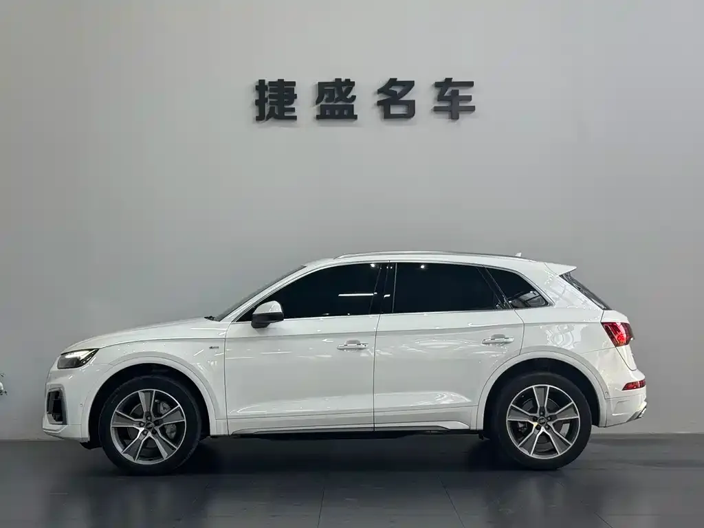 Audi Q5L 2021 из CN, фото 3