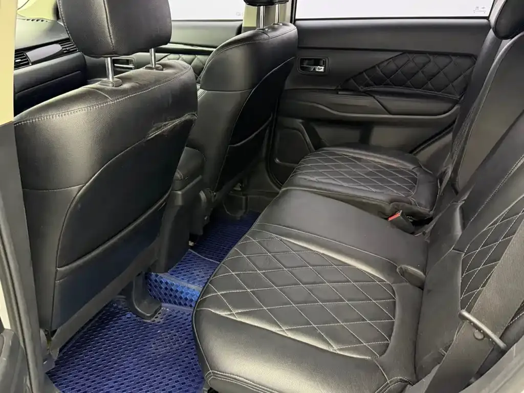 Mitsubishi Outlander 2022 из CN, фото 10