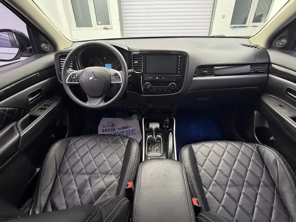Mitsubishi Outlander 2022 из CN, фото 9
