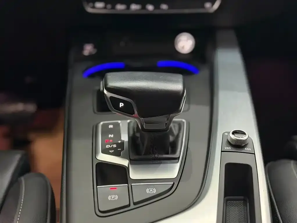 Audi A4L 2022 из CN, фото 10