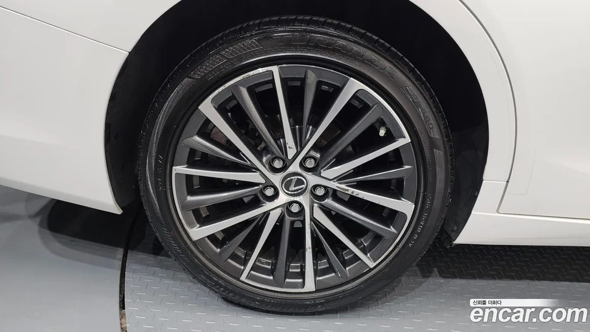 Lexus ES 2023 из KR, фото 5