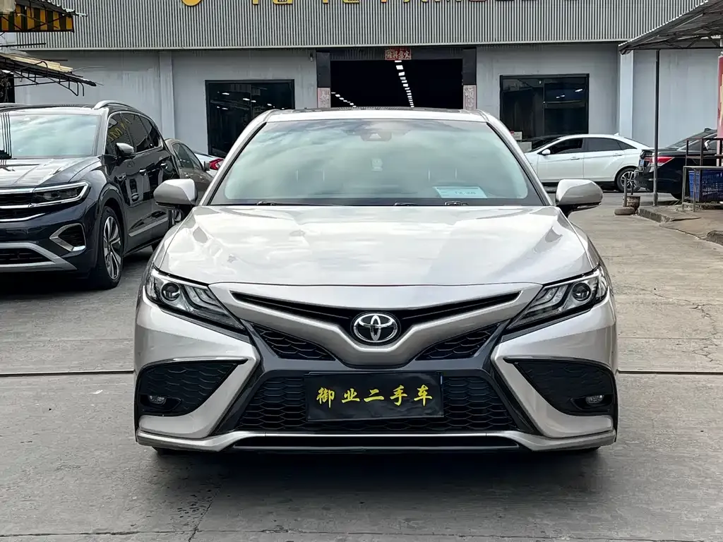 Toyota Camry 2021 из CN, фото 2
