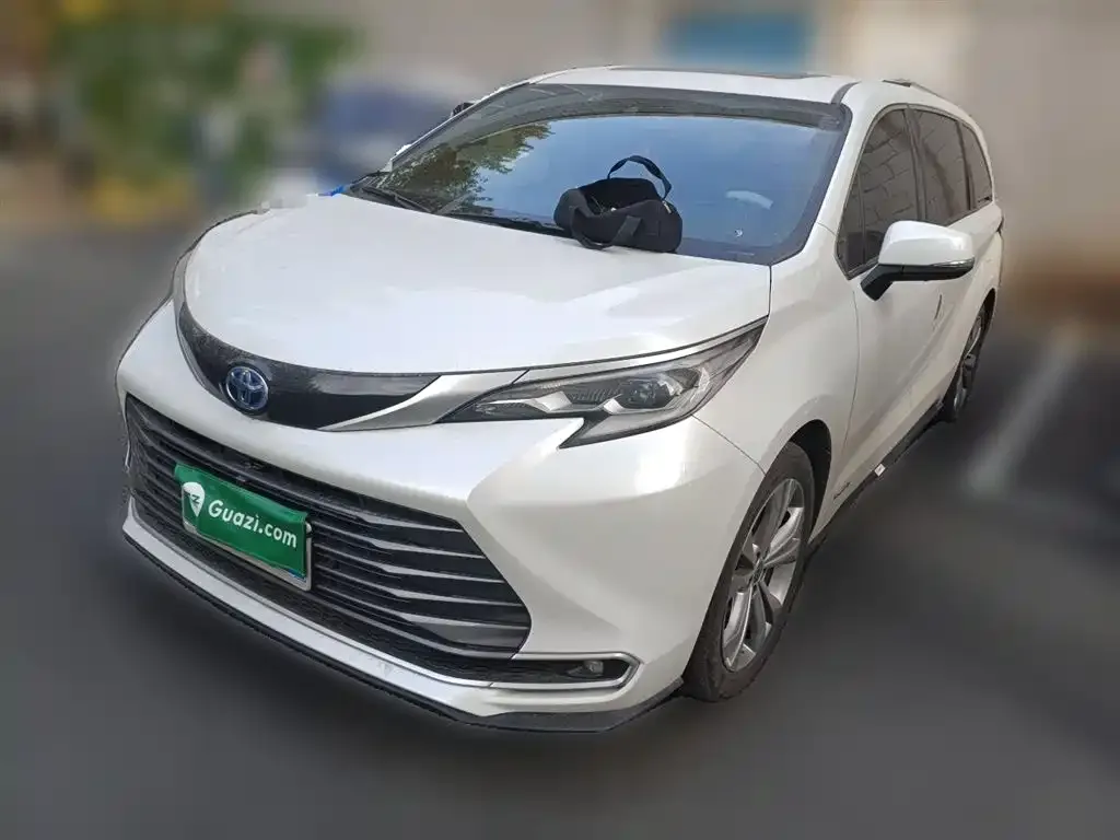 Toyota Sienna 2023 из CN, фото 2