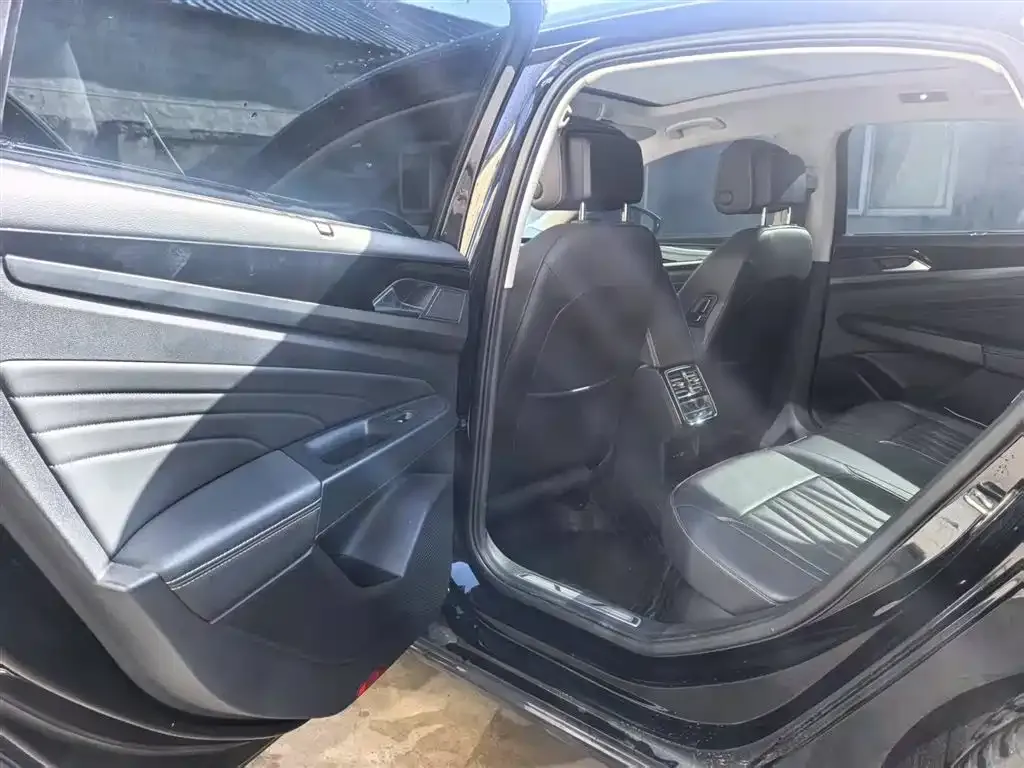Volkswagen Passat 2023 из CN, фото 5