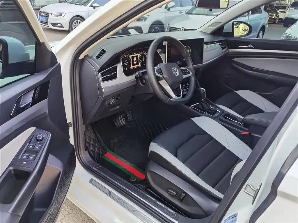 Volkswagen Bora 2023 из CN, фото 8