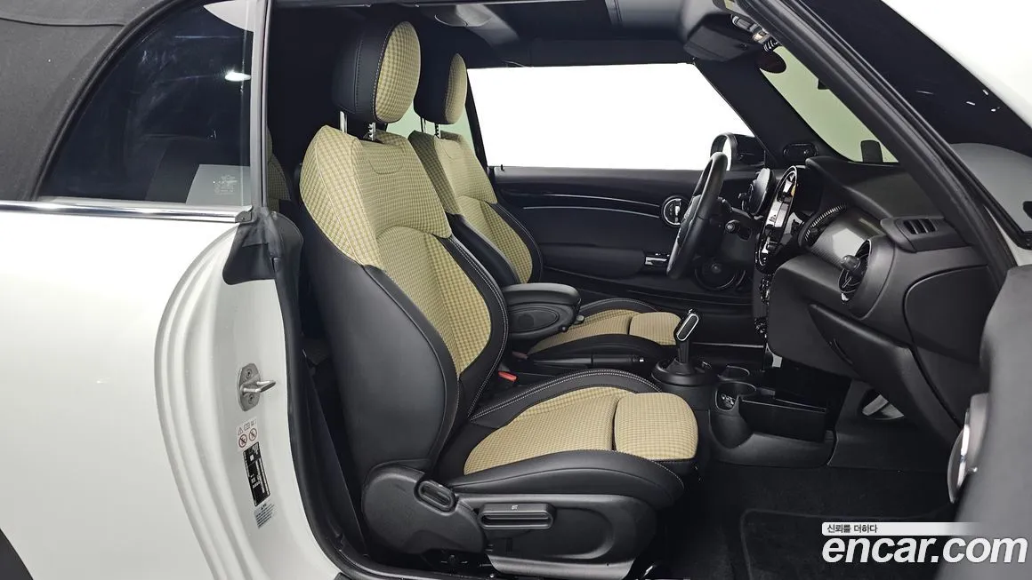 Mini Cooper Convertible 2024 из KR, фото 10